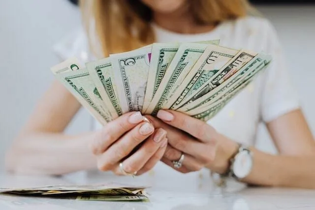 person holding rent money